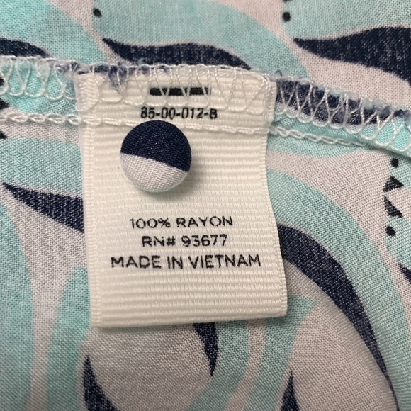 Stylus Light Weight Office Summer Top, Keyhole Back Closure w Fabric Button - Picture 11 of 13